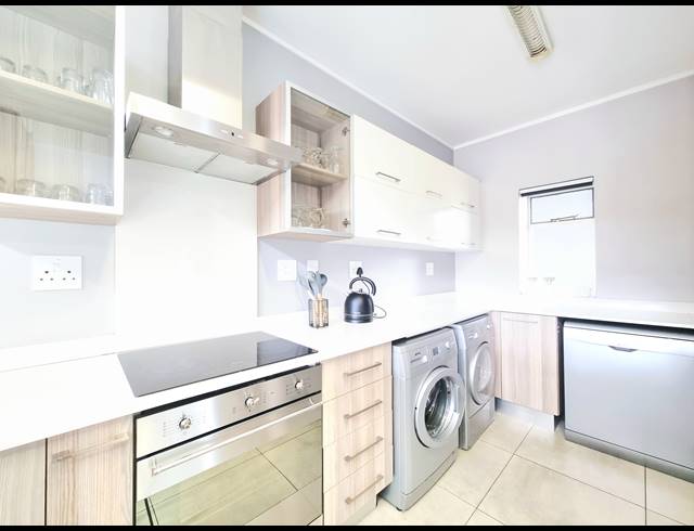 3 BEDROOM APARTMENT TO LET IN OAKLANDS